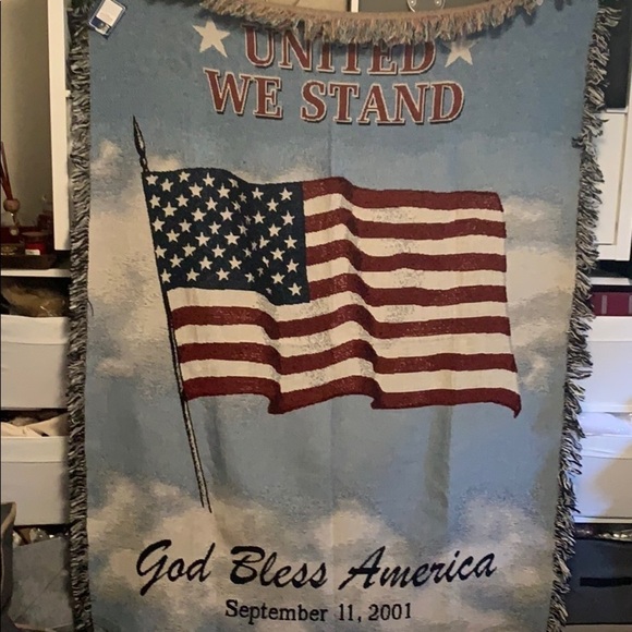 United we stand Tapestry/Afghan, remember 9/11 - Picture 1 of 7